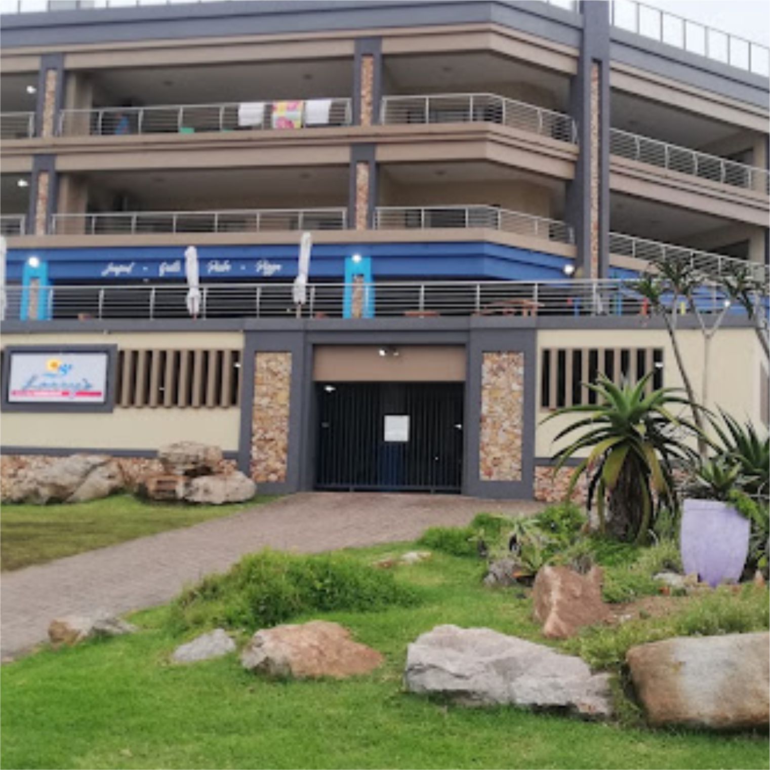 sportweni-accommodation-saints-view-resort-02